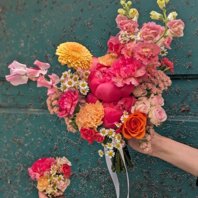 Bouquet de mariée et sa boutonnière..
Love is in the air💞💞 
.
.
.
.
#weddingflowers #love #ladresseflorale #flowerpower #bouquet
